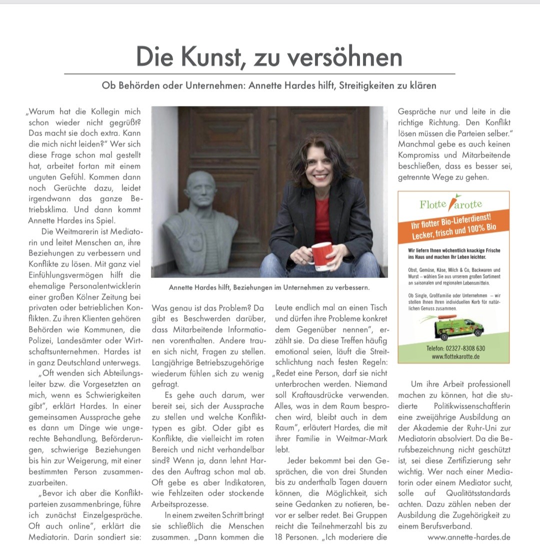 Seite aus dem Bochumer Stadtteilmagazin mit dem Artikel „Die Kunst, zu versöhnen“ über Annette Hardes und einem Foto von ihr.